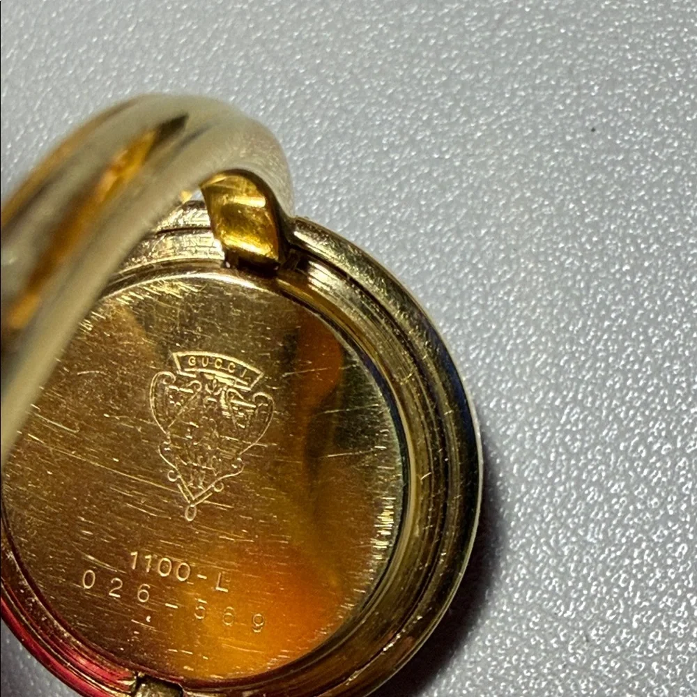 Vintage Gucci Gold Watch with Colorful Bezels - Picture 4 of 15